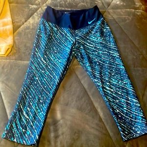 nike dry-fit capris.